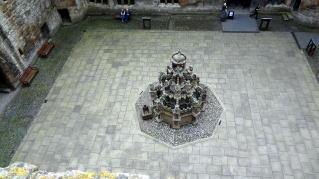 中庭の噴水