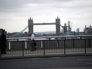 ロンドン橋からタワーブリッジを望む