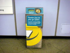 DLRで利用するオイスターカードマシン